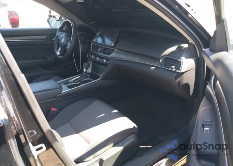 2018 Honda Accord Lx z USA, uszkodzony, nr VIN 1HGCV1F15JA179640